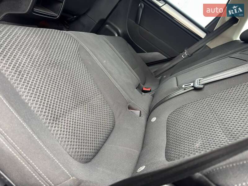 Внедорожник / Кроссовер Volkswagen Touareg 2012 в Ахтырке