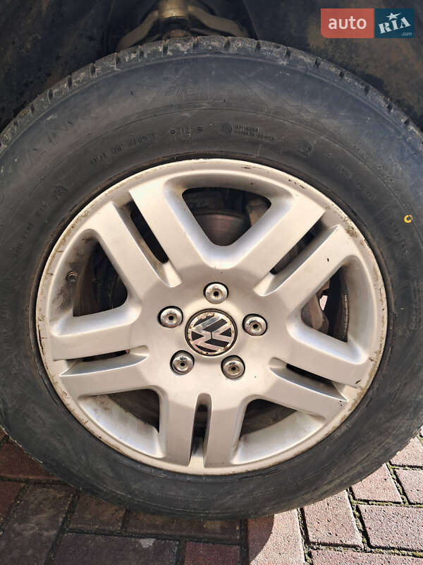 Внедорожник / Кроссовер Volkswagen Touareg 2006 в Черновцах