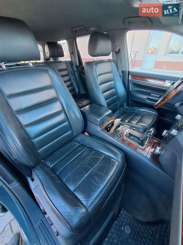 Внедорожник / Кроссовер Volkswagen Touareg 2006 в Черновцах