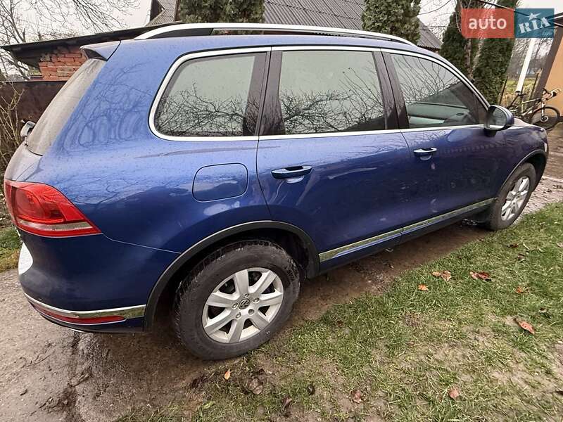 Позашляховик / Кросовер Volkswagen Touareg 2015 в Старій Синяві