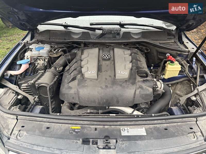 Позашляховик / Кросовер Volkswagen Touareg 2015 в Старій Синяві