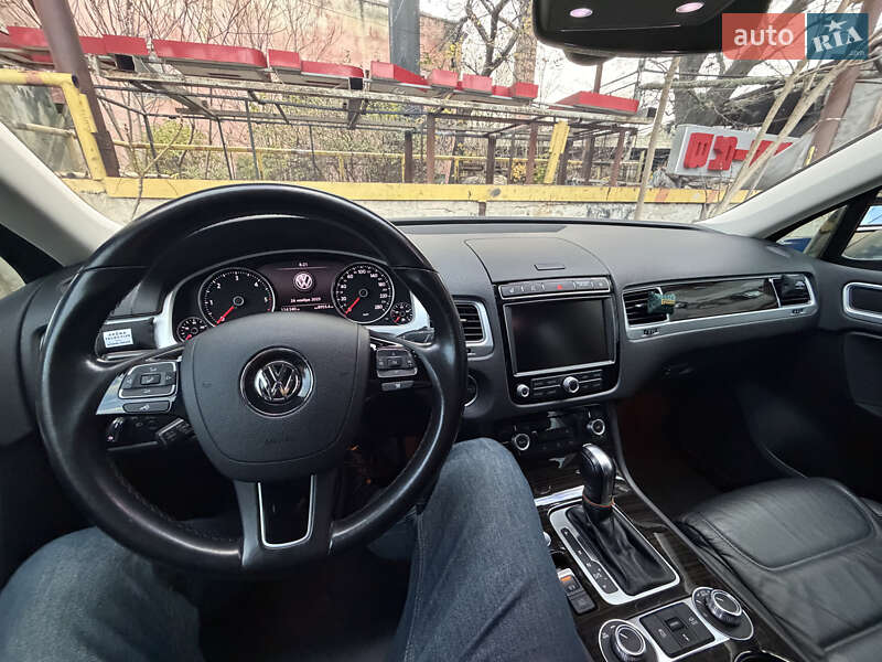 Внедорожник / Кроссовер Volkswagen Touareg 2017 в Одессе
