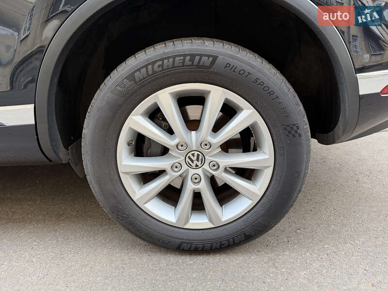 Внедорожник / Кроссовер Volkswagen Touareg 2017 в Одессе