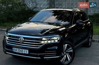 Внедорожник / Кроссовер Volkswagen Touareg 2018 в Киеве