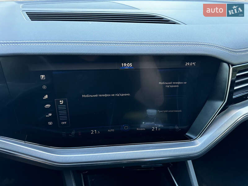 Позашляховик / Кросовер Volkswagen Touareg 2018 в Києві