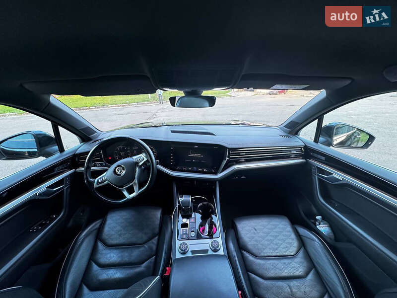 Позашляховик / Кросовер Volkswagen Touareg 2018 в Києві