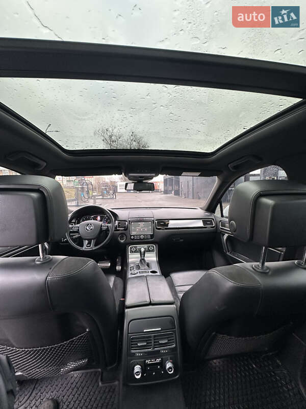 Внедорожник / Кроссовер Volkswagen Touareg 2015 в Киеве