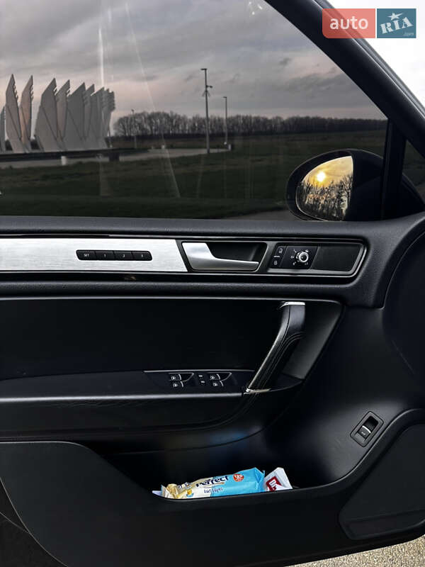 Внедорожник / Кроссовер Volkswagen Touareg 2011 в Шполе