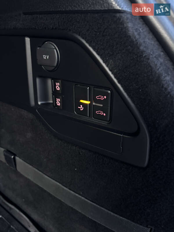 Внедорожник / Кроссовер Volkswagen Touareg 2011 в Шполе