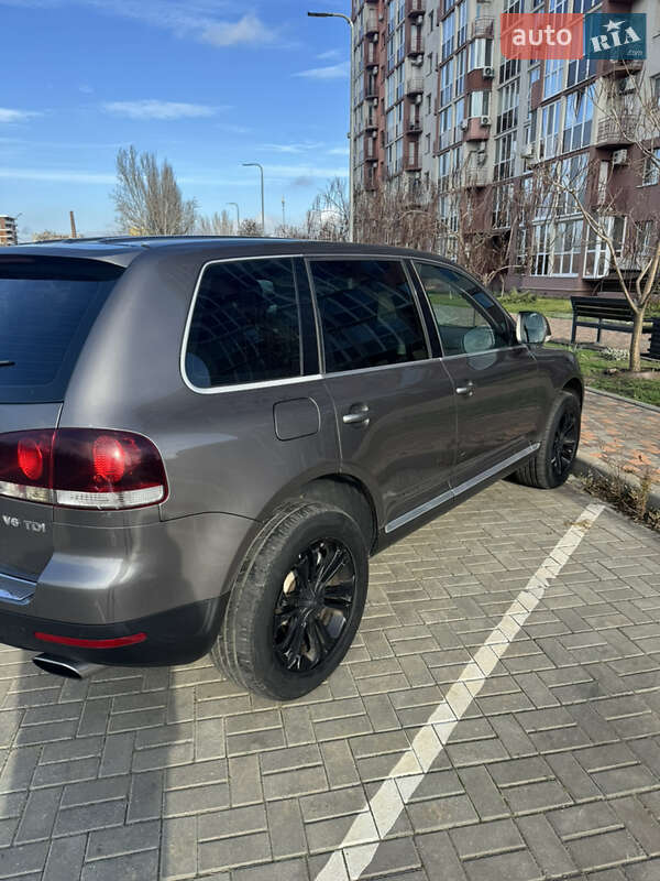 Внедорожник / Кроссовер Volkswagen Touareg 2007 в Николаеве