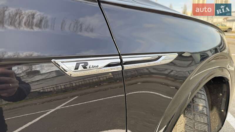 Внедорожник / Кроссовер Volkswagen Touareg 2019 в Киеве