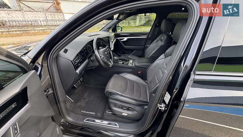 Внедорожник / Кроссовер Volkswagen Touareg 2019 в Киеве