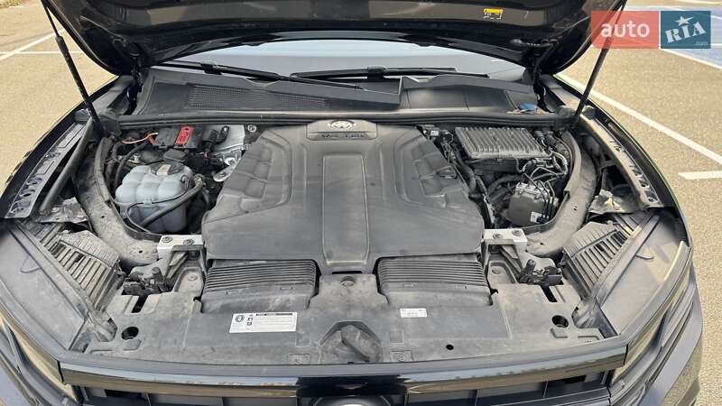 Внедорожник / Кроссовер Volkswagen Touareg 2019 в Киеве