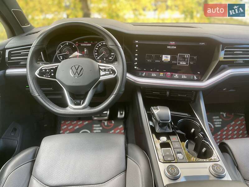 Внедорожник / Кроссовер Volkswagen Touareg 2022 в Киеве