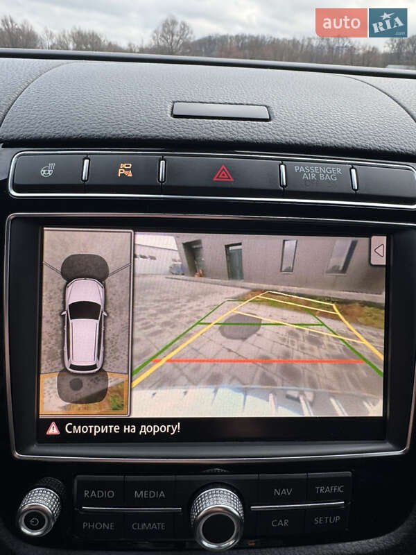 Внедорожник / Кроссовер Volkswagen Touareg 2016 в Хмельницком