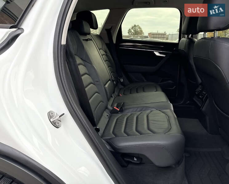 Внедорожник / Кроссовер Volkswagen Touareg 2018 в Черкассах