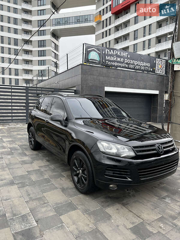 Внедорожник / Кроссовер Volkswagen Touareg 2011 в Харькове