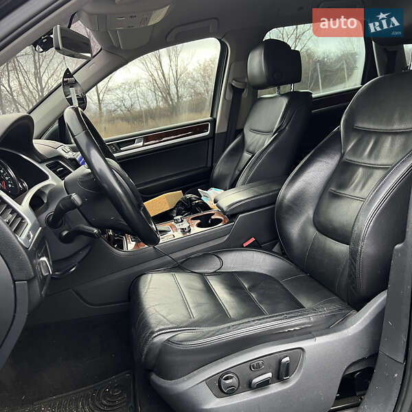 Внедорожник / Кроссовер Volkswagen Touareg 2011 в Харькове