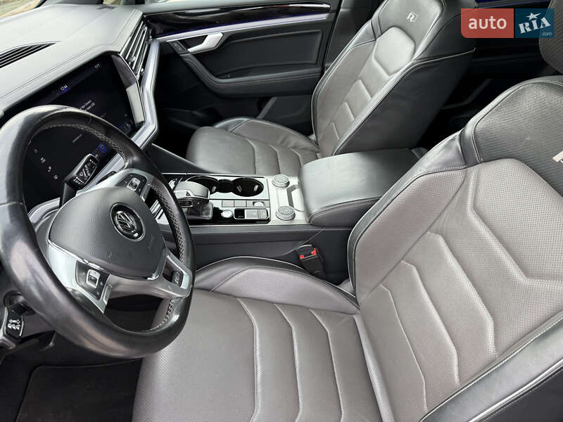 Внедорожник / Кроссовер Volkswagen Touareg 2018 в Днепре