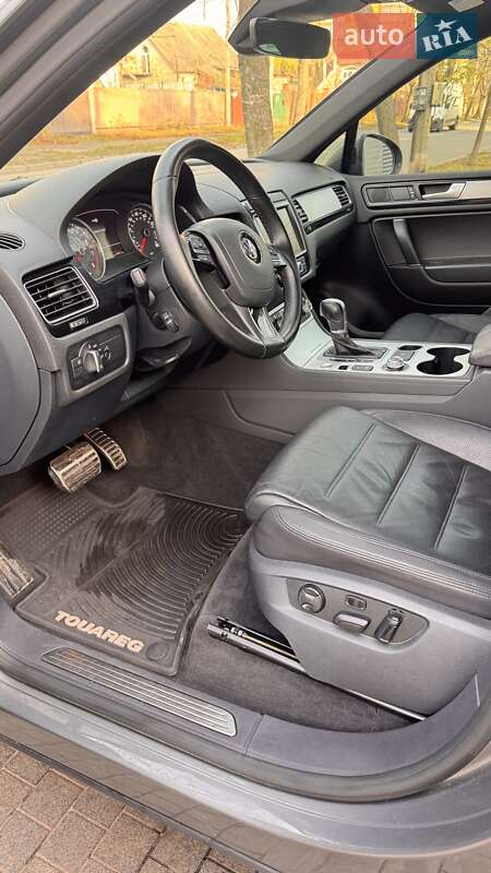 Внедорожник / Кроссовер Volkswagen Touareg 2016 в Киеве