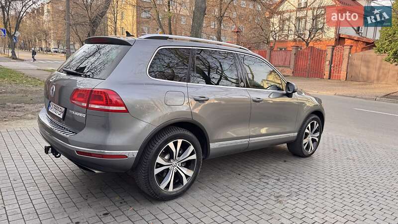Внедорожник / Кроссовер Volkswagen Touareg 2016 в Киеве
