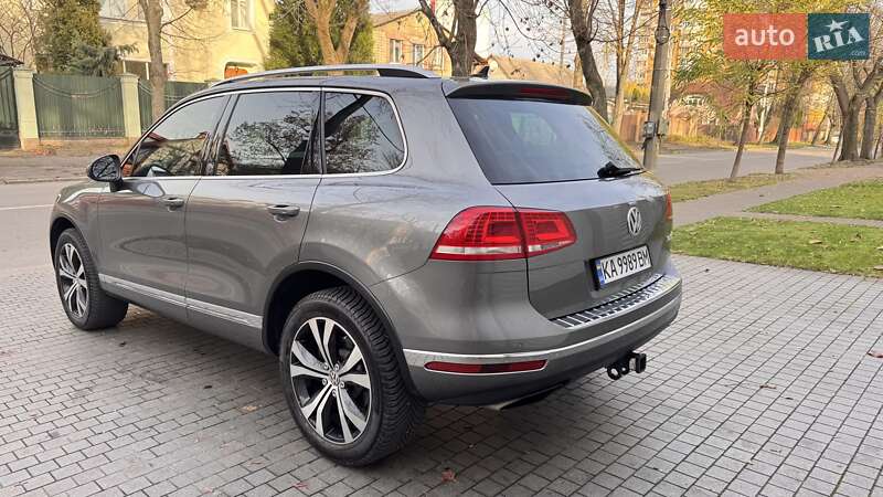 Внедорожник / Кроссовер Volkswagen Touareg 2016 в Киеве