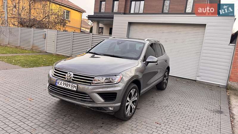 Внедорожник / Кроссовер Volkswagen Touareg 2016 в Киеве