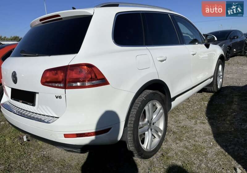 Внедорожник / Кроссовер Volkswagen Touareg 2013 в Львове