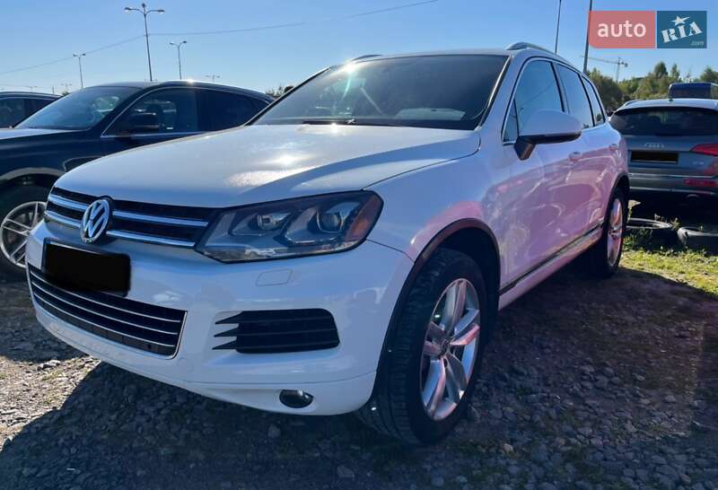 Внедорожник / Кроссовер Volkswagen Touareg 2013 в Львове