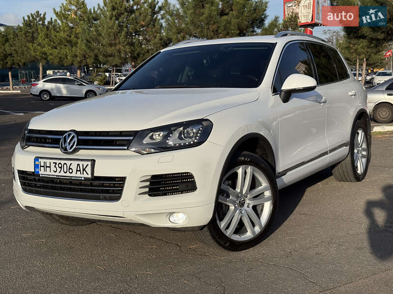 Позашляховик / Кросовер Volkswagen Touareg 2013 в Одесі