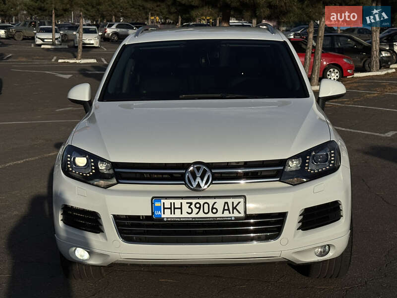 Позашляховик / Кросовер Volkswagen Touareg 2013 в Одесі
