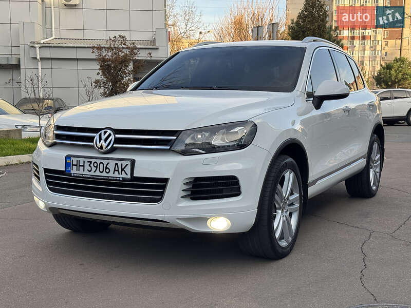 Позашляховик / Кросовер Volkswagen Touareg 2013 в Одесі
