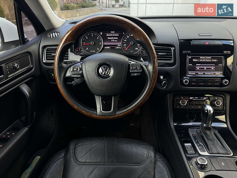 Позашляховик / Кросовер Volkswagen Touareg 2013 в Одесі