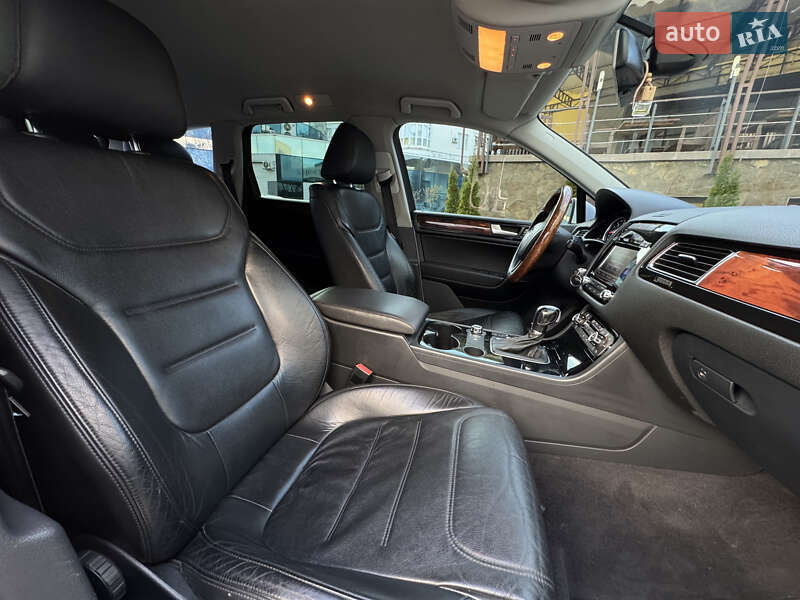 Позашляховик / Кросовер Volkswagen Touareg 2013 в Одесі