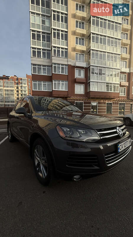 Позашляховик / Кросовер Volkswagen Touareg 2012 в Умані