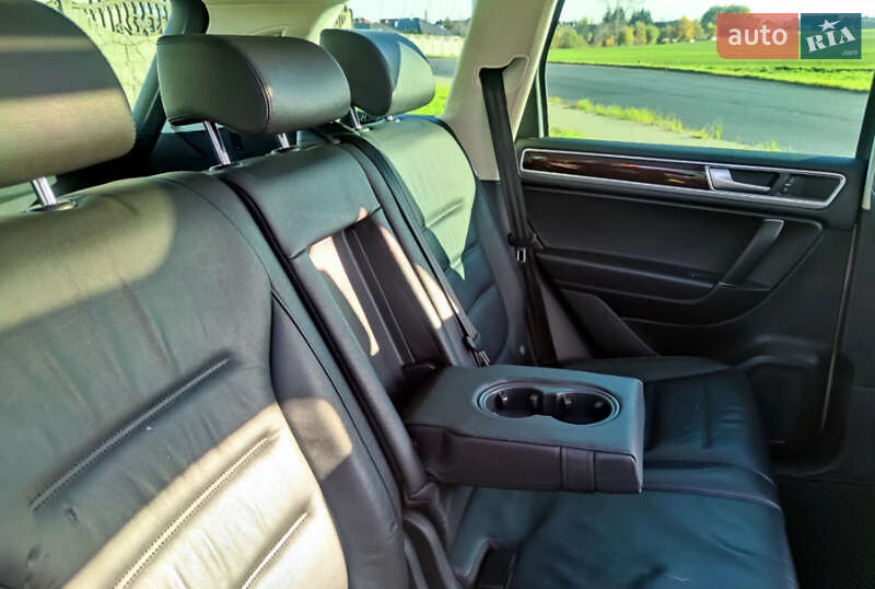 Внедорожник / Кроссовер Volkswagen Touareg 2012 в Ровно