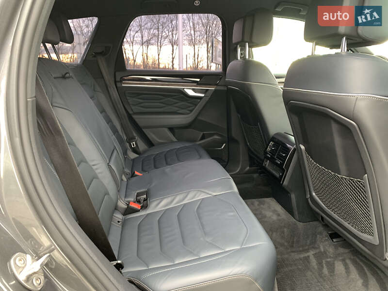 Позашляховик / Кросовер Volkswagen Touareg 2021 в Івано-Франківську