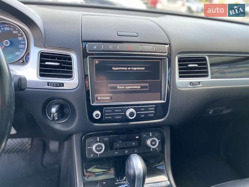 Внедорожник / Кроссовер Volkswagen Touareg 2014 в Ужгороде