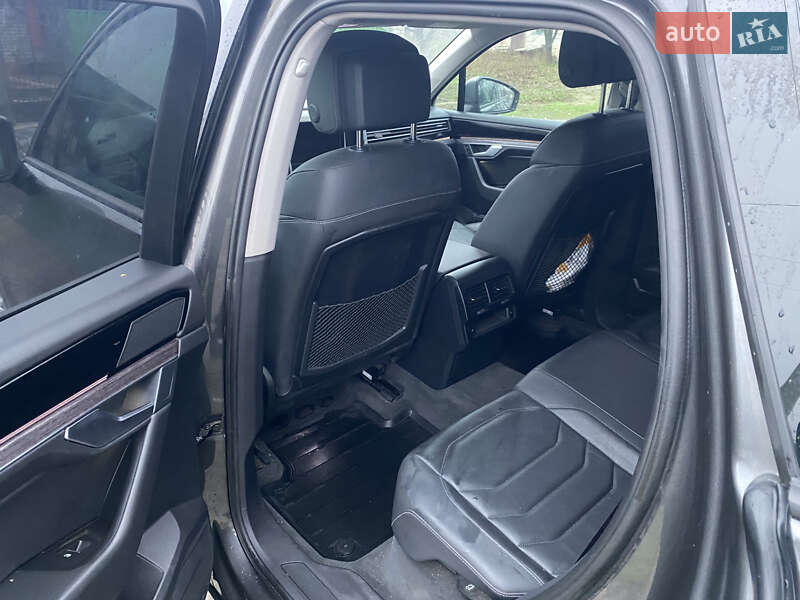 Позашляховик / Кросовер Volkswagen Touareg 2020 в Дніпрі
