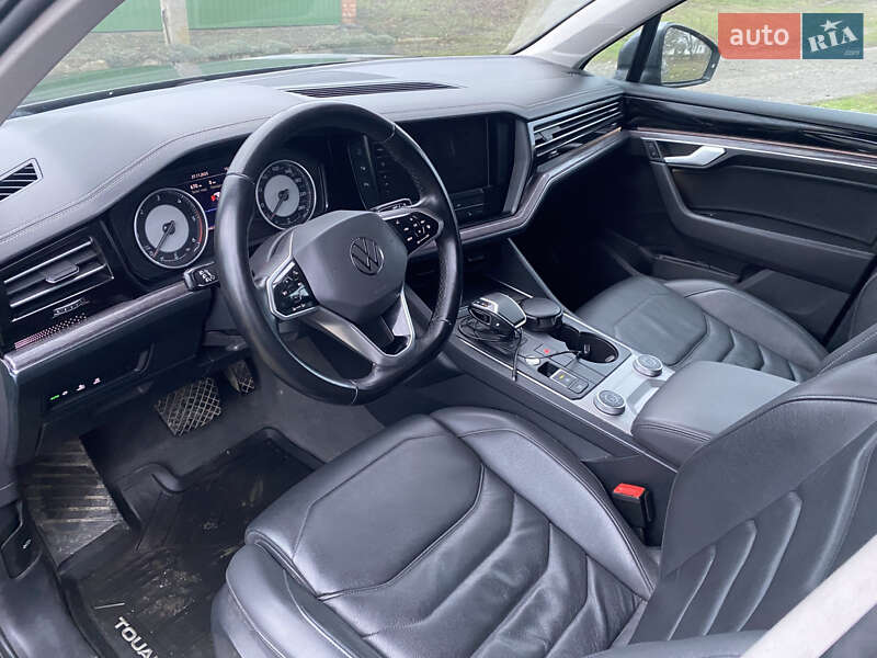 Позашляховик / Кросовер Volkswagen Touareg 2020 в Дніпрі