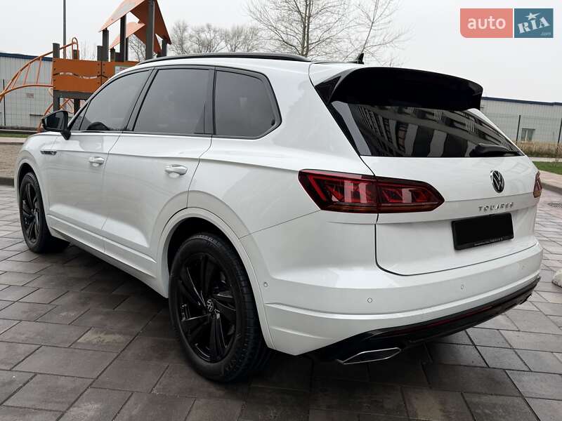 Позашляховик / Кросовер Volkswagen Touareg 2022 в Києві