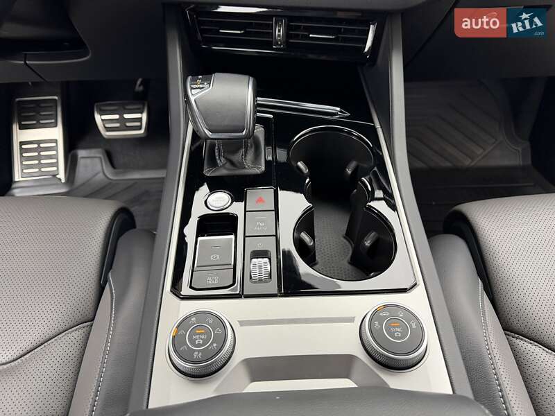 Позашляховик / Кросовер Volkswagen Touareg 2022 в Києві