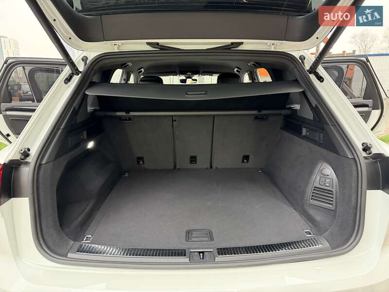 Позашляховик / Кросовер Volkswagen Touareg 2022 в Києві