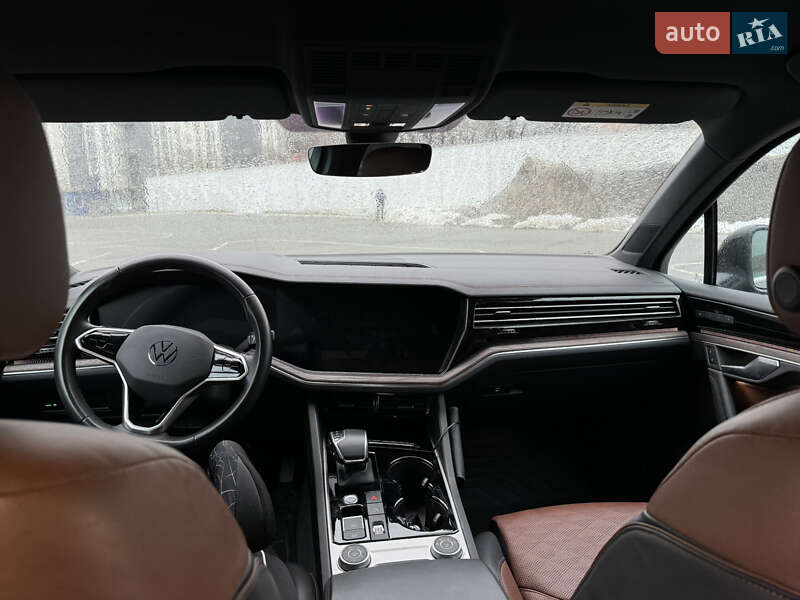 Позашляховик / Кросовер Volkswagen Touareg 2021 в Львові