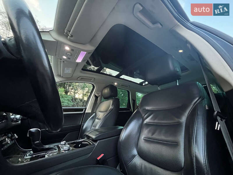 Внедорожник / Кроссовер Volkswagen Touareg 2014 в Киеве