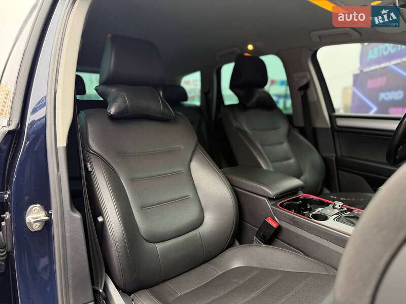 Позашляховик / Кросовер Volkswagen Touareg 2013 в Запоріжжі