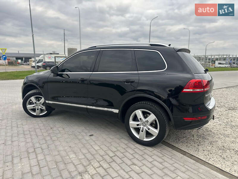 Внедорожник / Кроссовер Volkswagen Touareg 2012 в Львове
