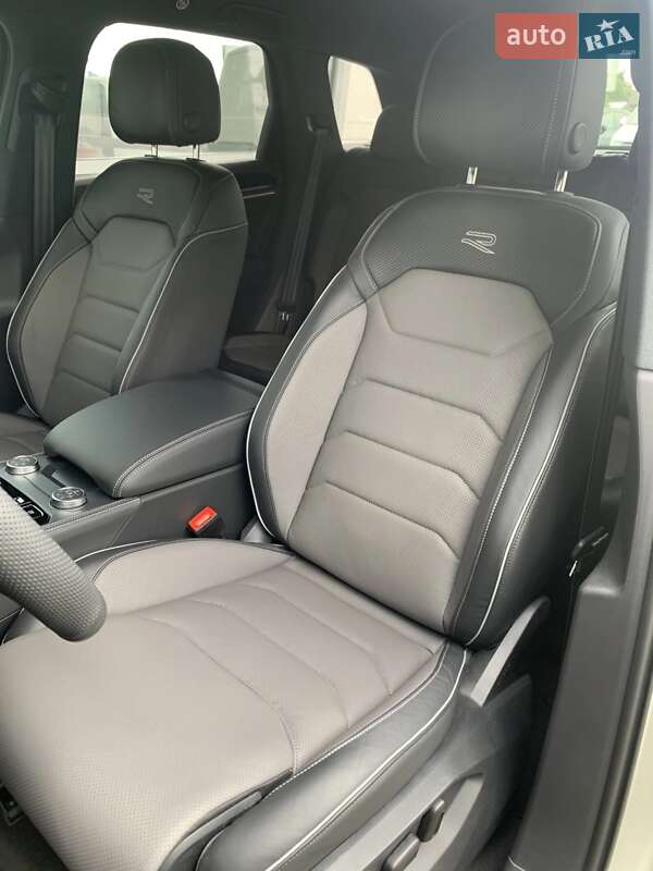 Позашляховик / Кросовер Volkswagen Touareg 2024 в Львові