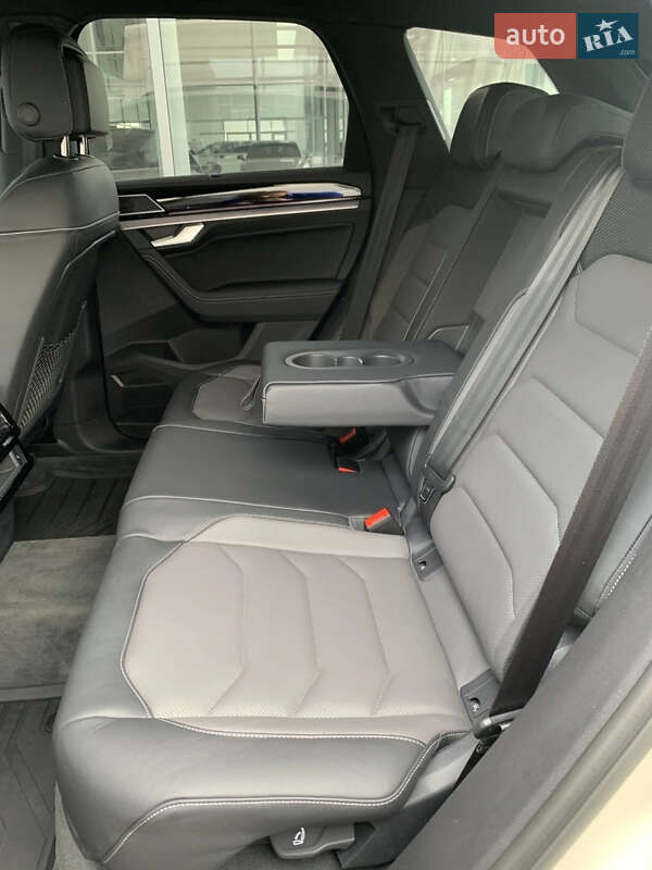 Позашляховик / Кросовер Volkswagen Touareg 2024 в Львові