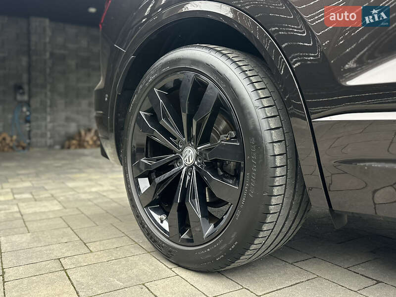 Позашляховик / Кросовер Volkswagen Touareg 2019 в Луцьку
